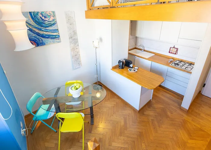 Colosseum Bright Two Bedroom *