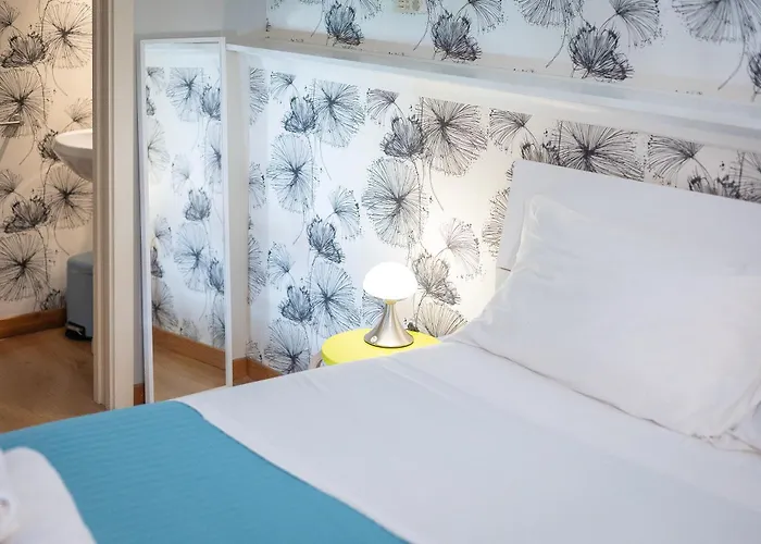 Colosseum Bright Two Bedroom *